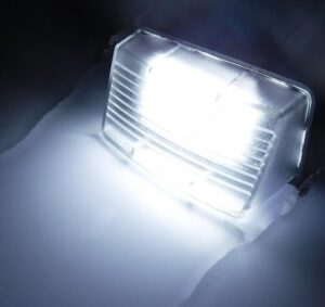 Nissan Kennzeichenbeleuchtung - Image 4