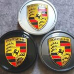 Autoteile - Porsche Taycan Radnabenkappen-Set in Silber/Schwarz/ 76*59CM