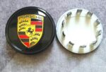 Porsche Taycan Radnabenkappen-Set in Silber/Schwarz/ 76*59CM - Image 4